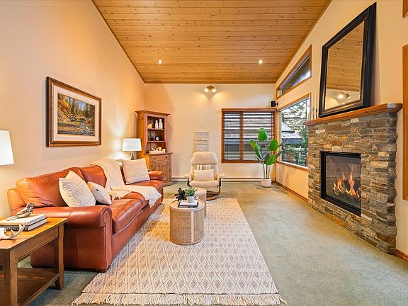 3rd image of 3205 Arbutus Dr