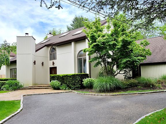 2nd image of 60 Pine Edge Dr