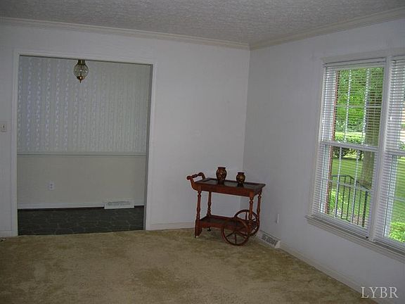 5th image of 76 Poplar Forest Dr