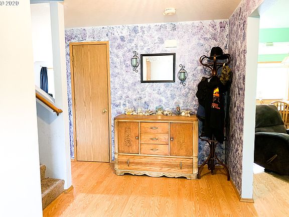 4th image of 2149 Dahlia St