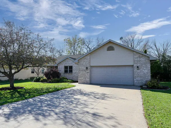 2194 Deer Prairie Dr, Neenah, WI 54956