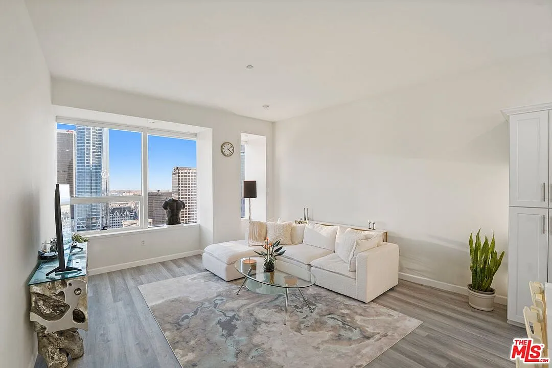2 bed, 2.0 bath, 1160 sqft, $3,900 — Photo 4