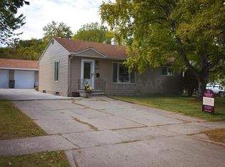 1517 16th St S, Moorhead, MN 56560