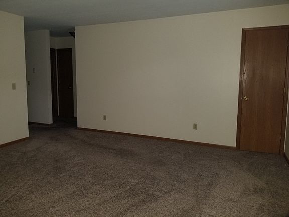 5th image of 1112 Oakview Dr
