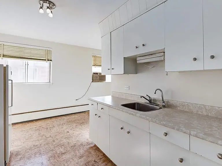 2220 Robinson St — Photo 22