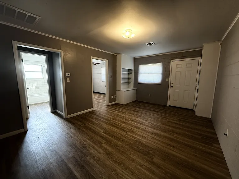 322 W Mathews Ave — Photo 4