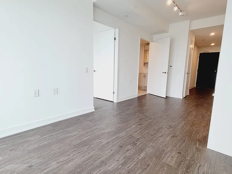 89 Queen St E #5559 — Photo 10