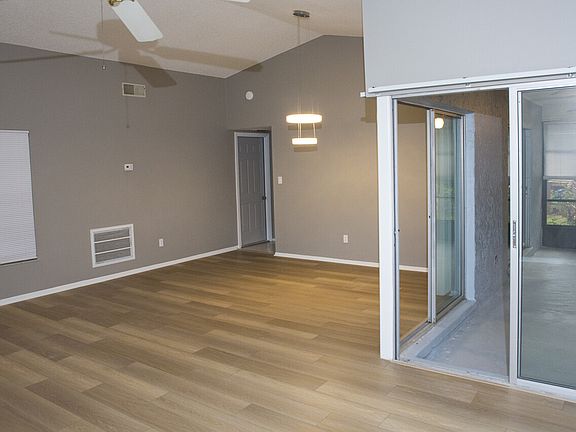 4th image of 28444 Tanglewood Dr