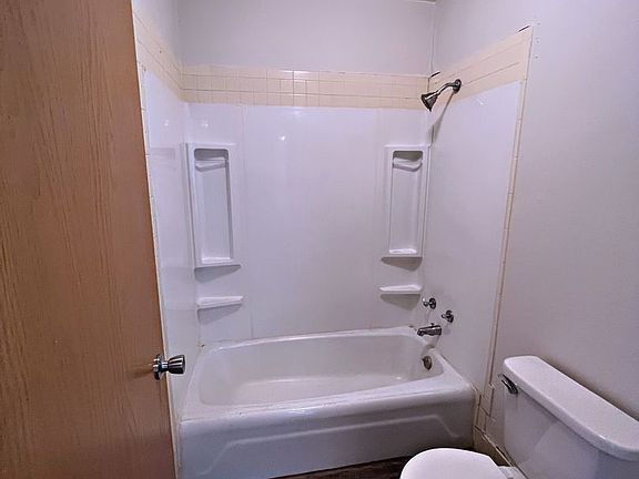 4th image of 920 Richard Dr #24