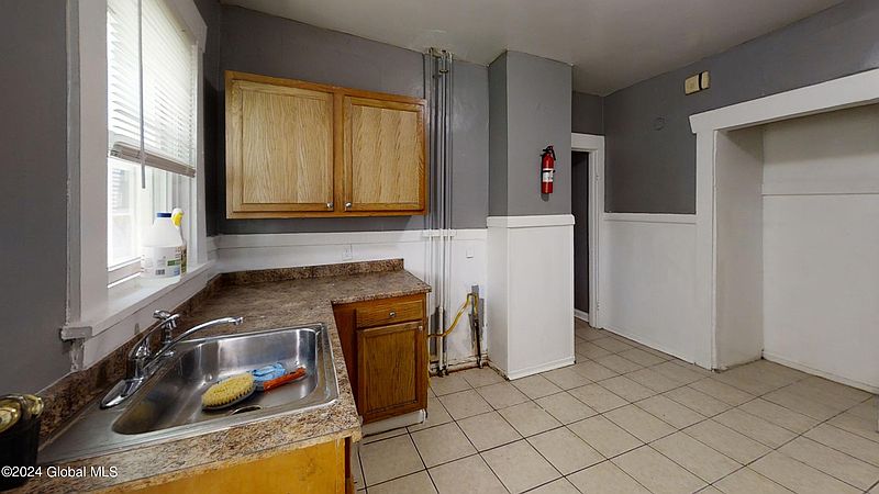 2nd image of 541 Washington Avenue