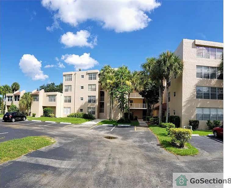 2nd image of 9411 Live Oak Pl