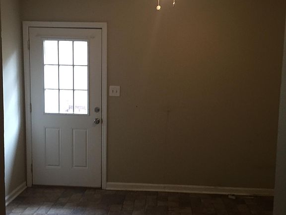5th image of 123 Bentley Pkwy
