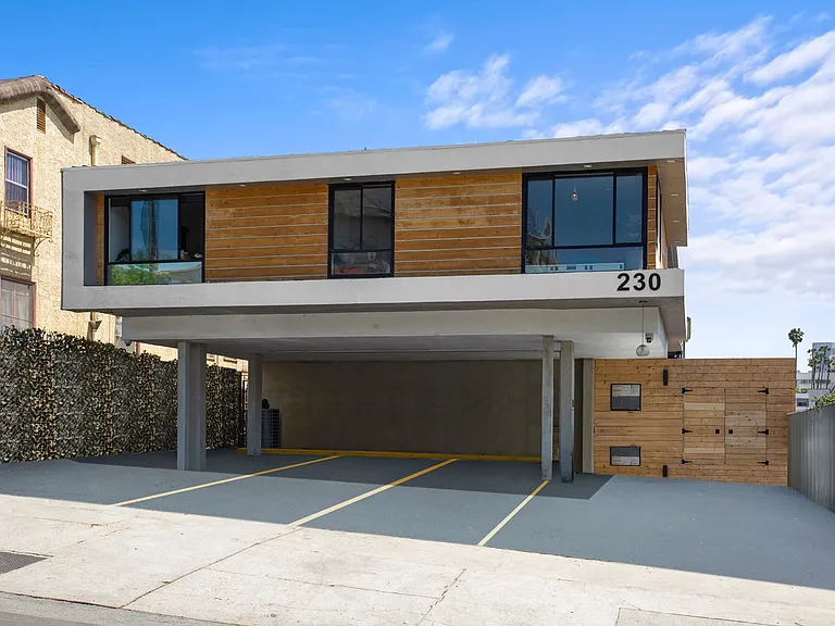 230 S Carondelet St — Photo 7