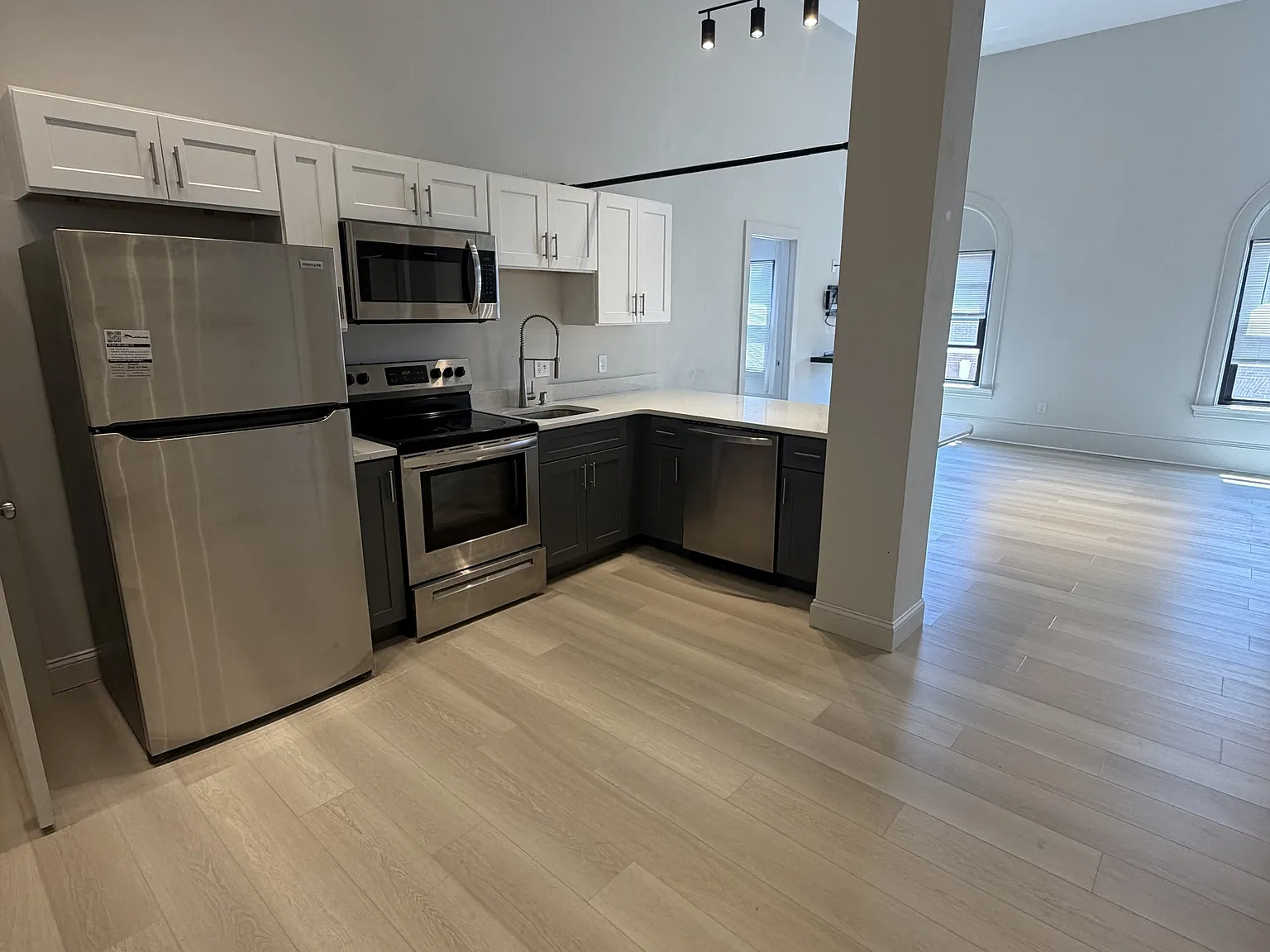 105 William Street - 406 — Photo 4