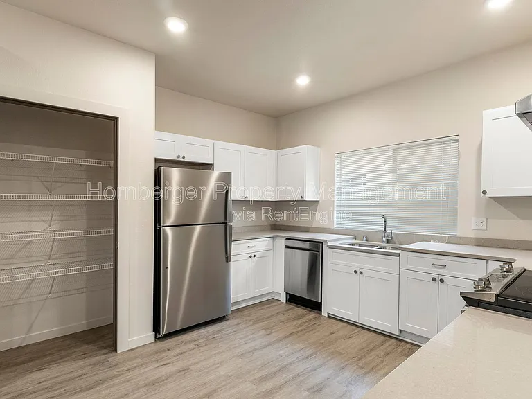 Astor Community — Photo 38