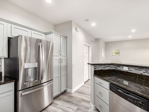 5th image of 3006 N 37th St Unit 8