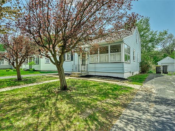 4th image of 321 Oakwood Rd
