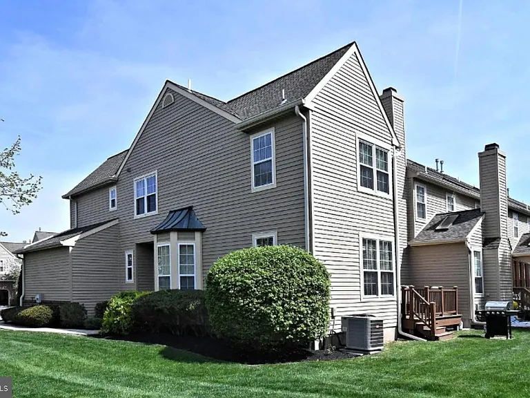 235 Pinecrest Ln — Photo 41