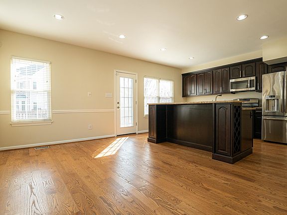 5th image of 7036 Kings Manor Dr