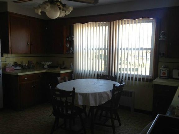 3rd image of 6 Mongone Dr