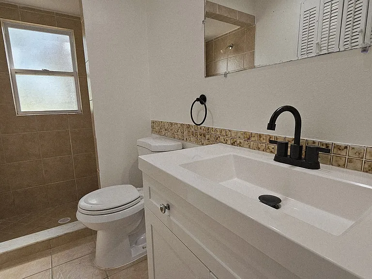 Master bath-walk in shower