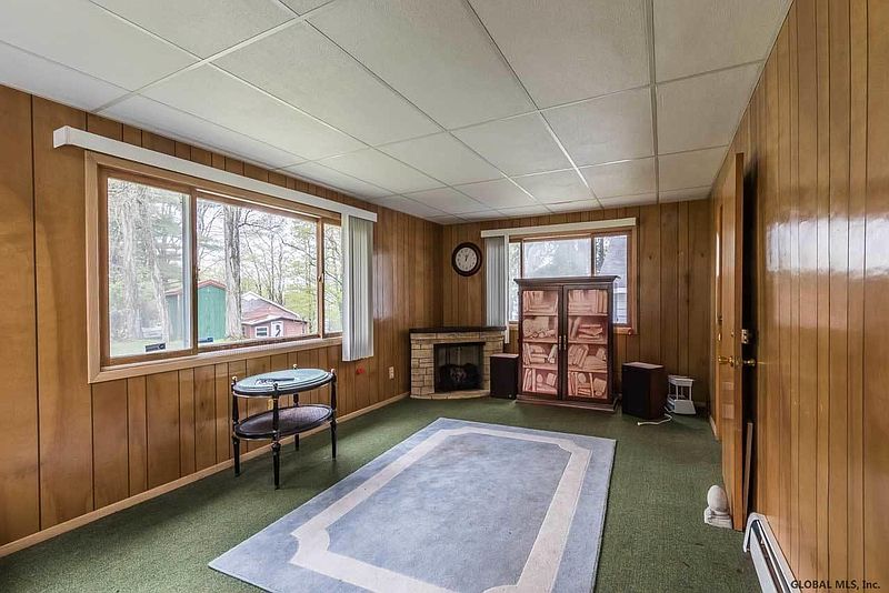 2nd image of 112 PIKE ST