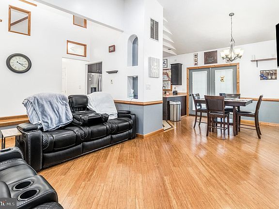 5th image of 12504 Warren Ln