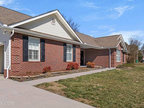 3rd image of 1901 Trent Valley Ln