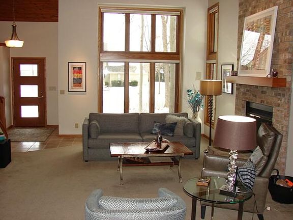 5th image of 202 W Summerhill Pl