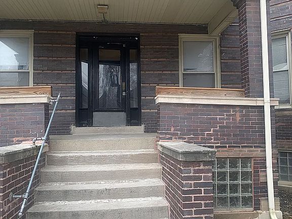 4th image of 154 N Menard Ave #3
