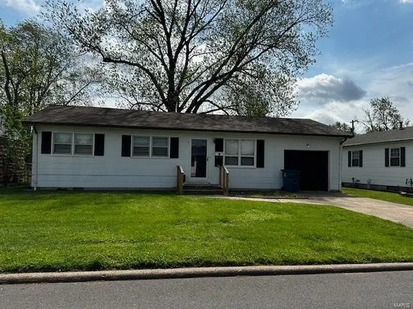 106 W Clarman Dr, Chaffee, MO 63740