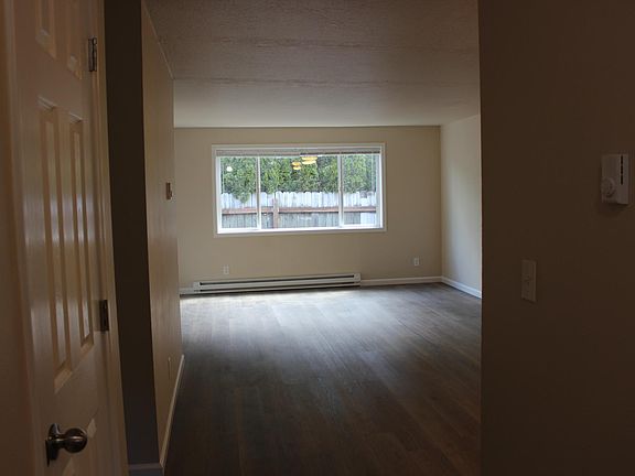 4th image of 527 SE Walnut St Unit C
