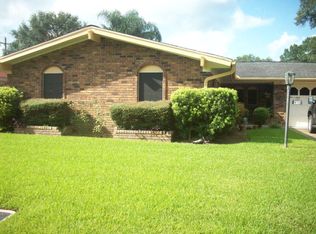 915 30th St, Nederland, TX 77627