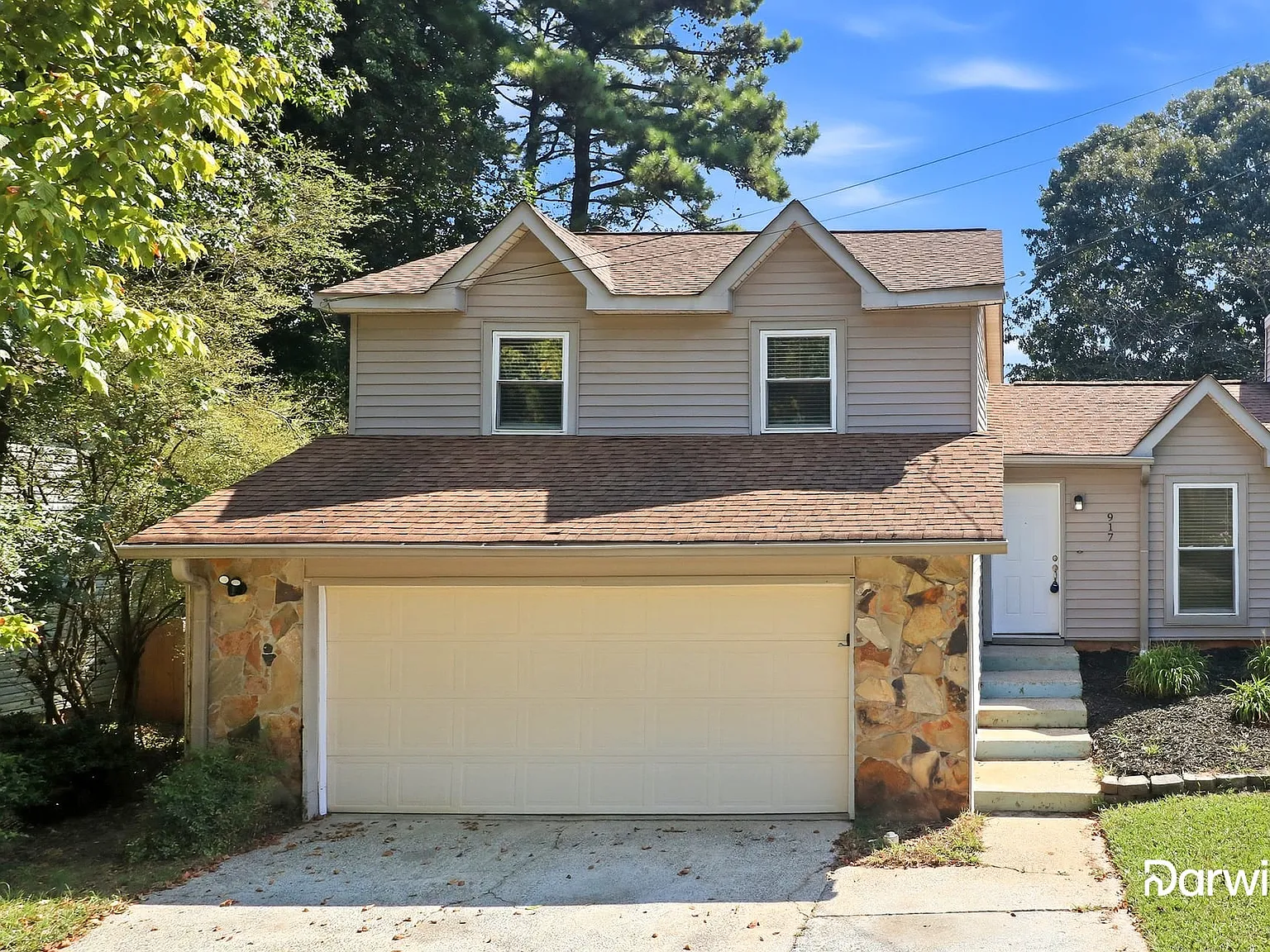 3 bed, 2.0 bath, 1284 sqft, $2,070 — Photo 1