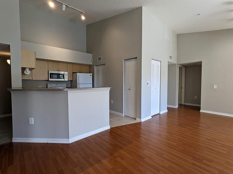 1st image of 1118 Villa Cir