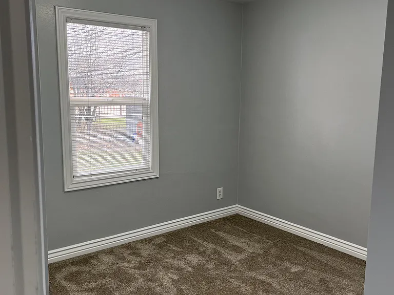 632 N Main St — Photo 13