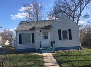1036 Independence Ave, Waterloo, IA 50703