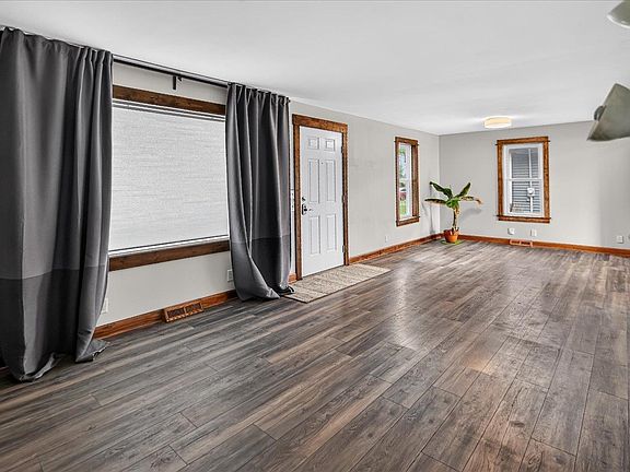 5th image of 4707 Camden Rd