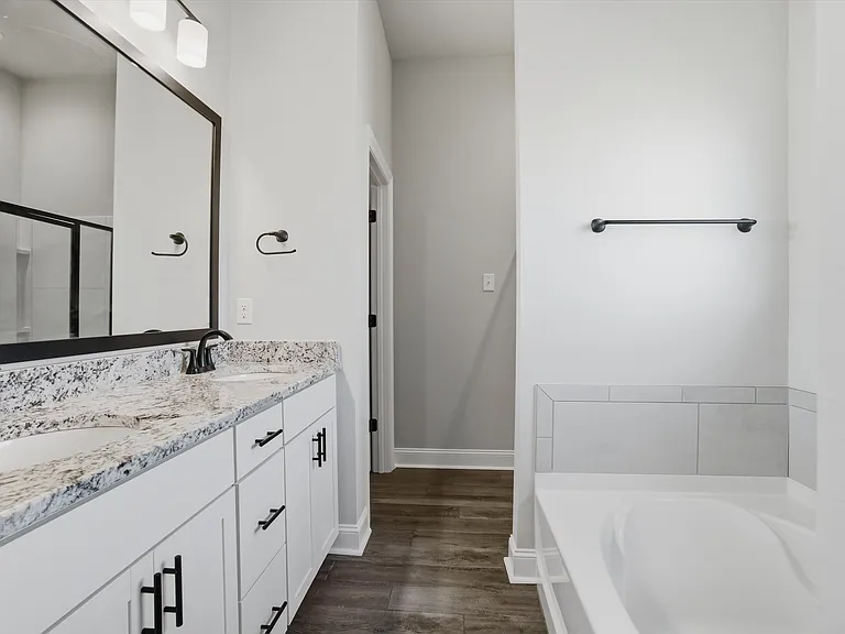 38428 Parliament Dr — Photo 8