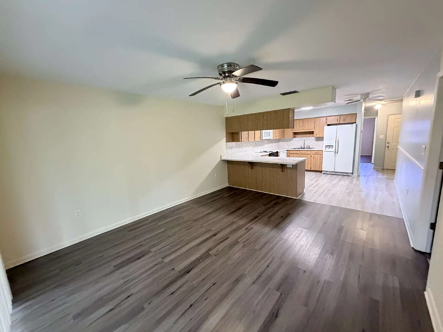 2 bed, 2.0 bath, 938 sqft, $1,399 — Photo 2