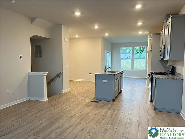 7620 Clayton Ave — Photo 8