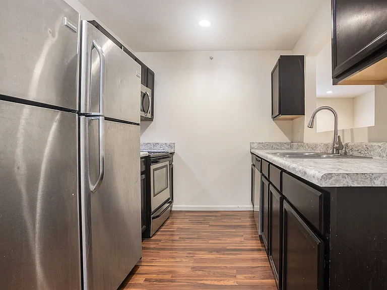 2625 Redwood Ave — Photo 7