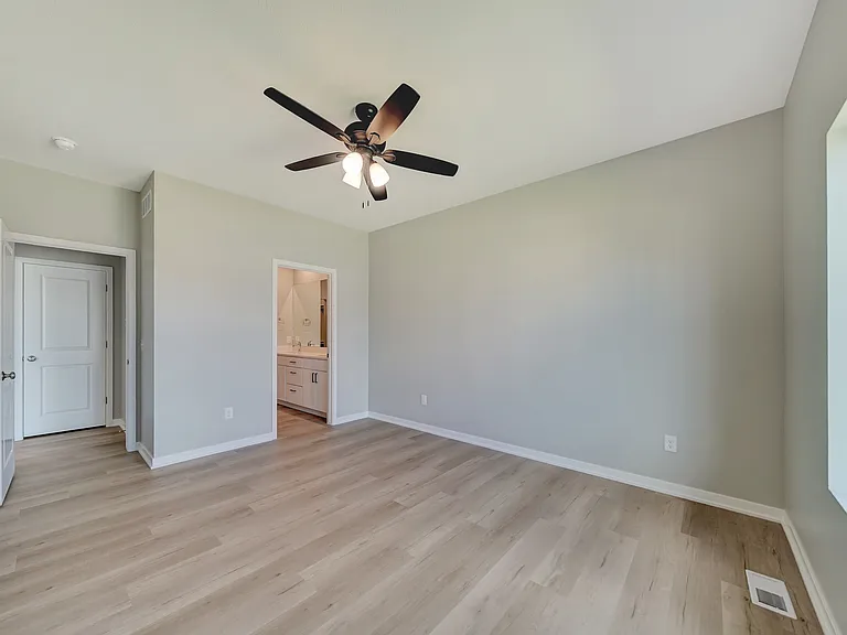 8926 S 42nd St — Photo 27
