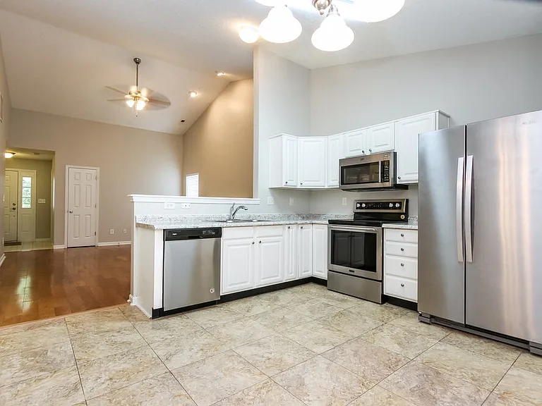 1108 Newgate Cir — Photo 6