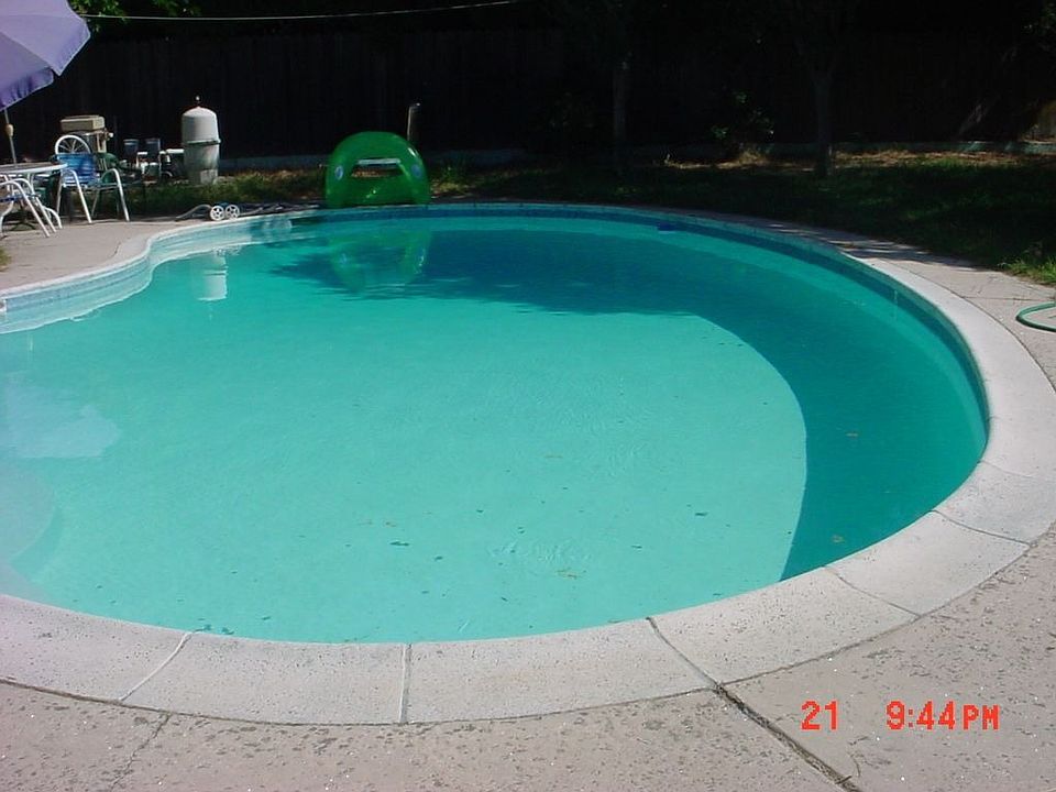 In-groud 8.5 newly-replastered swimming pool