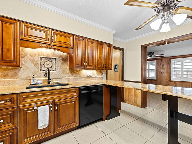 3324 Sunrise Blvd — Photo 7