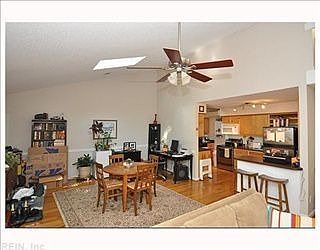 4th image of 2105 Woodlawn Ave