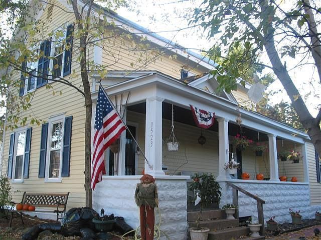 2nd image of 1523 Main St