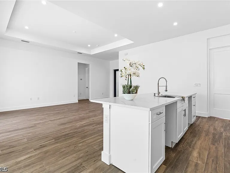 2803 44th St SW — Photo 25