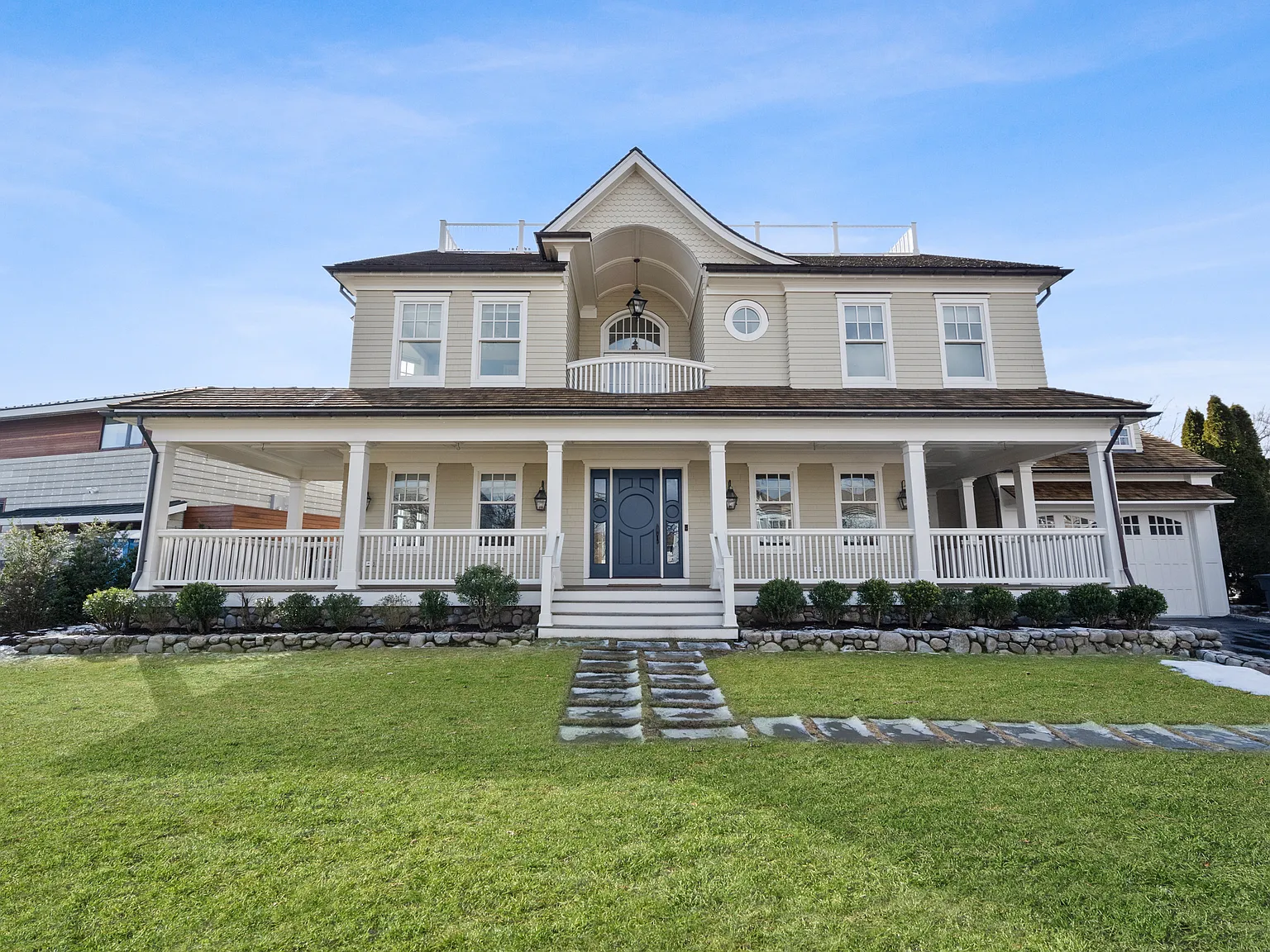 5 bed, 4000 sqft, $28,000 — Photo 1